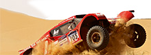 Dakar: Rallyefahrzeug in der Wüste 