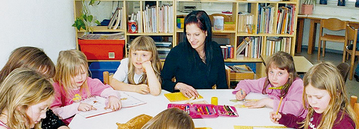 Betreuerin mit Kindern
