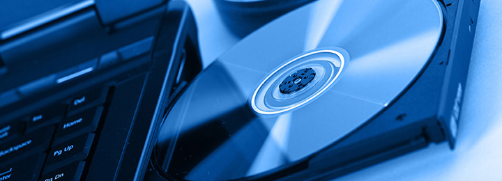 Laptop und DVDs