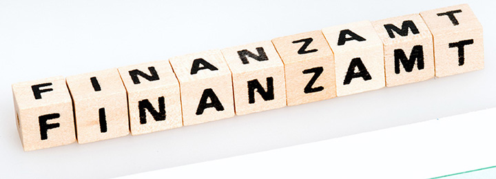 "Finanzamt" aus Spielsteinen