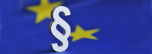 Paragrafenzeichen auf Europaflagge