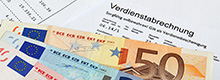 Verdienstabrechnung mit Geldscheinen